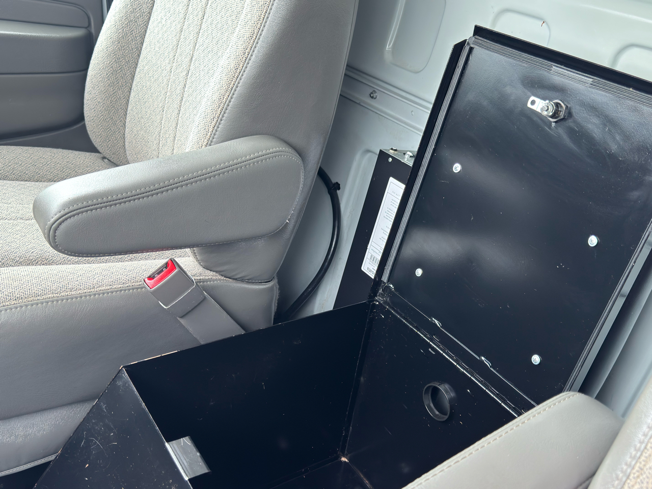 2015 Chevrolet Express 2500 Cargo Van photo 38
