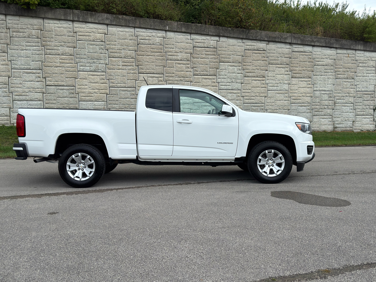 2020 Chevrolet Colorado LT photo 2
