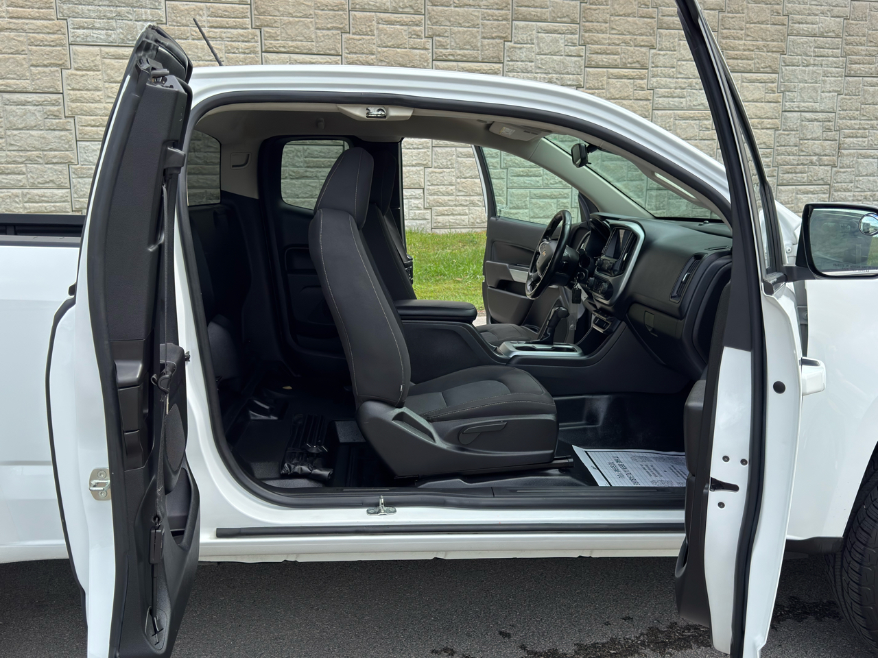 2020 Chevrolet Colorado LT photo 35
