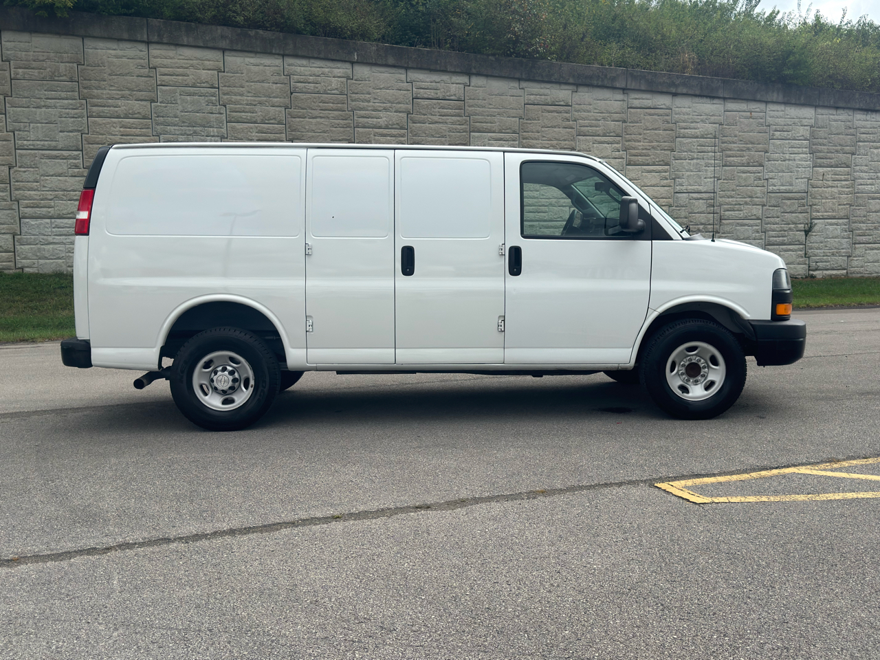 2019 Chevrolet Express 2500 Cargo Van photo 2