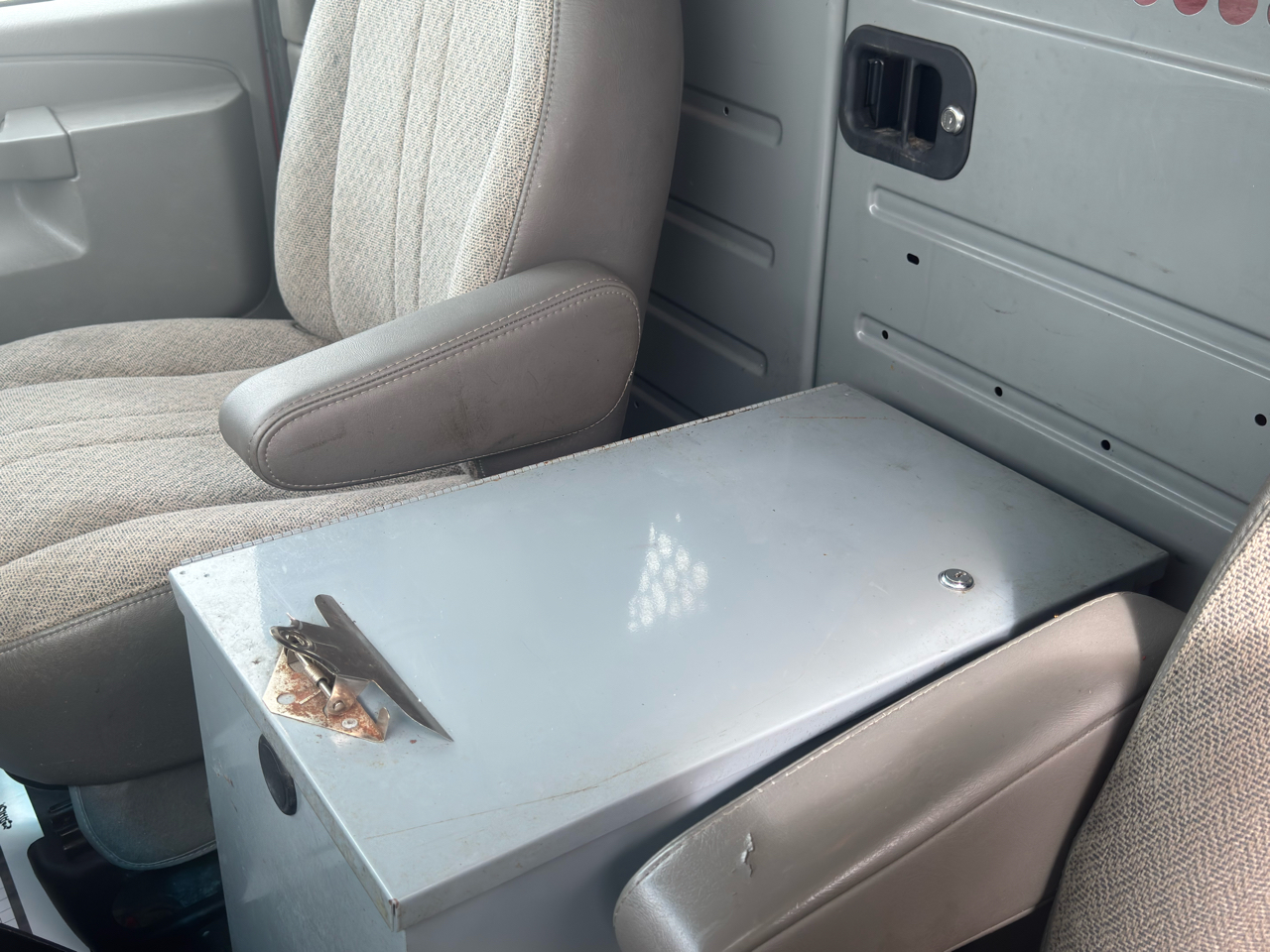 2016 Chevrolet Express 2500 Cargo Van photo 25