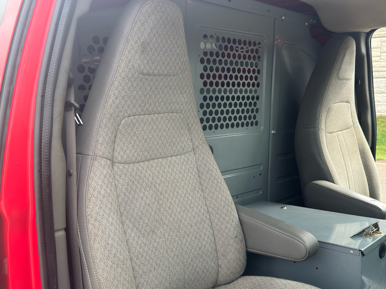 2016 Chevrolet Express 2500 Cargo Van photo 31