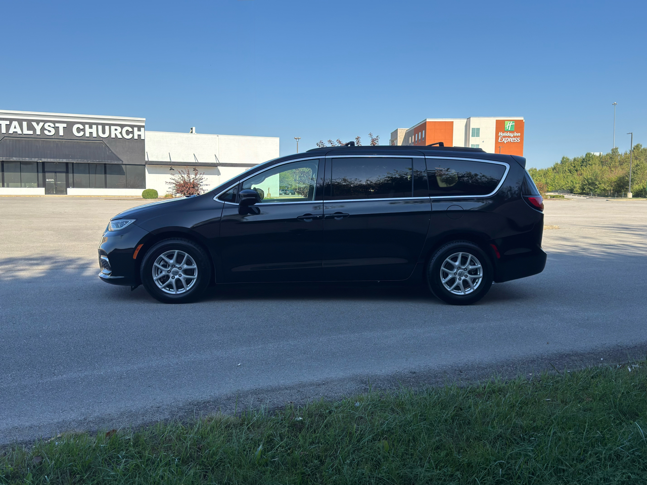 2022 Chrysler Pacifica Touring L photo 6