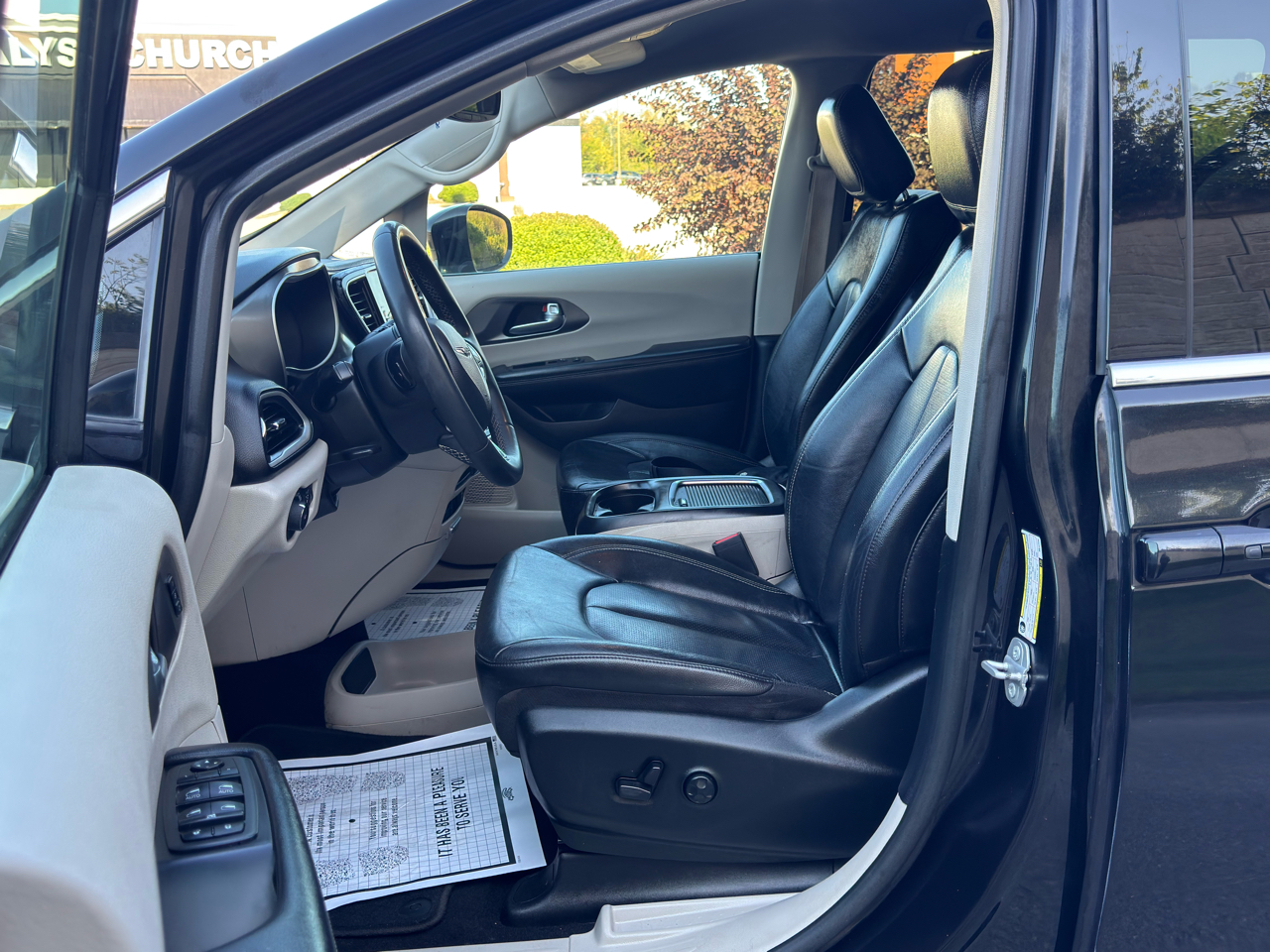 2022 Chrysler Pacifica Touring L photo 14