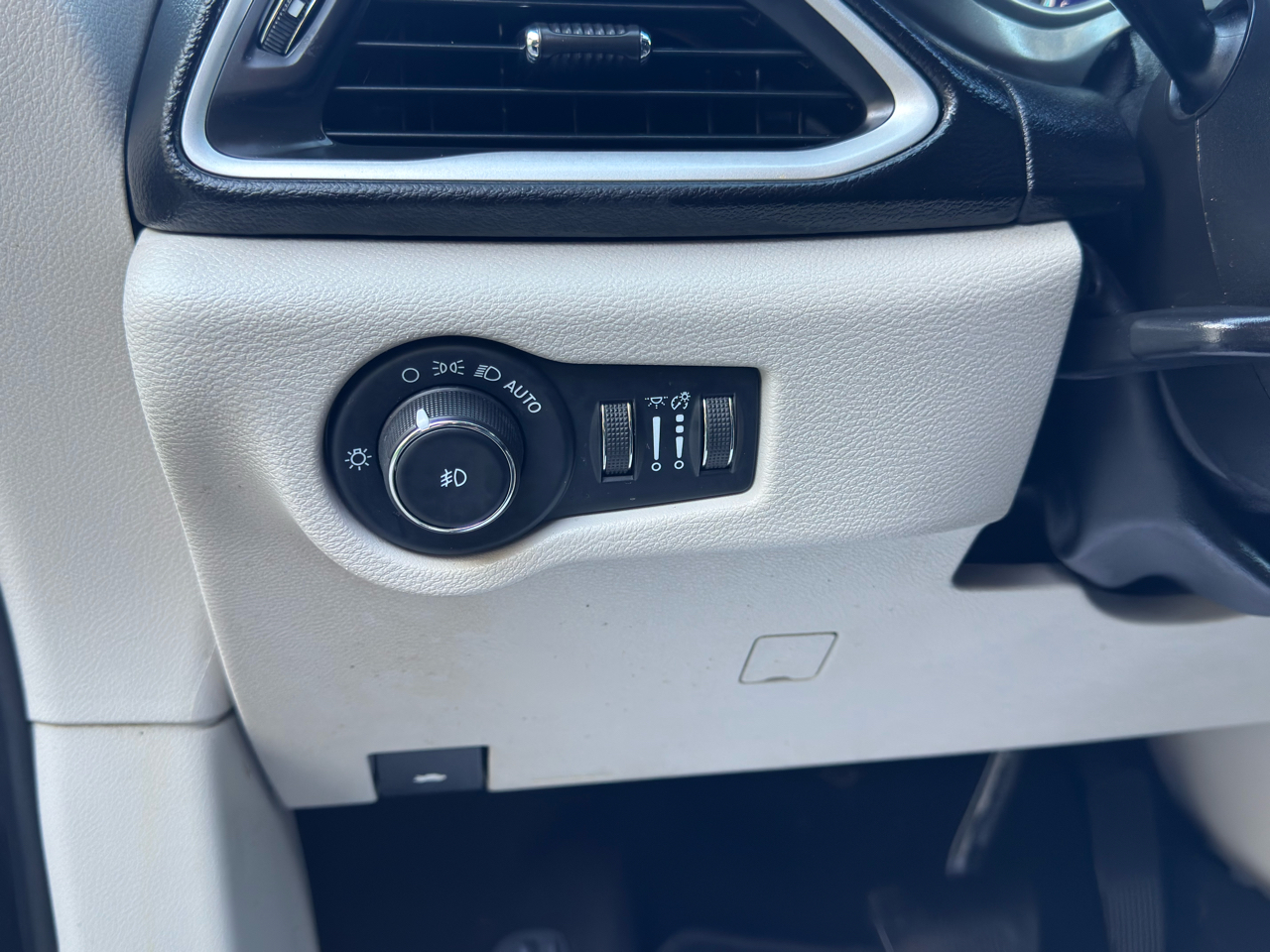 2022 Chrysler Pacifica Touring L photo 19