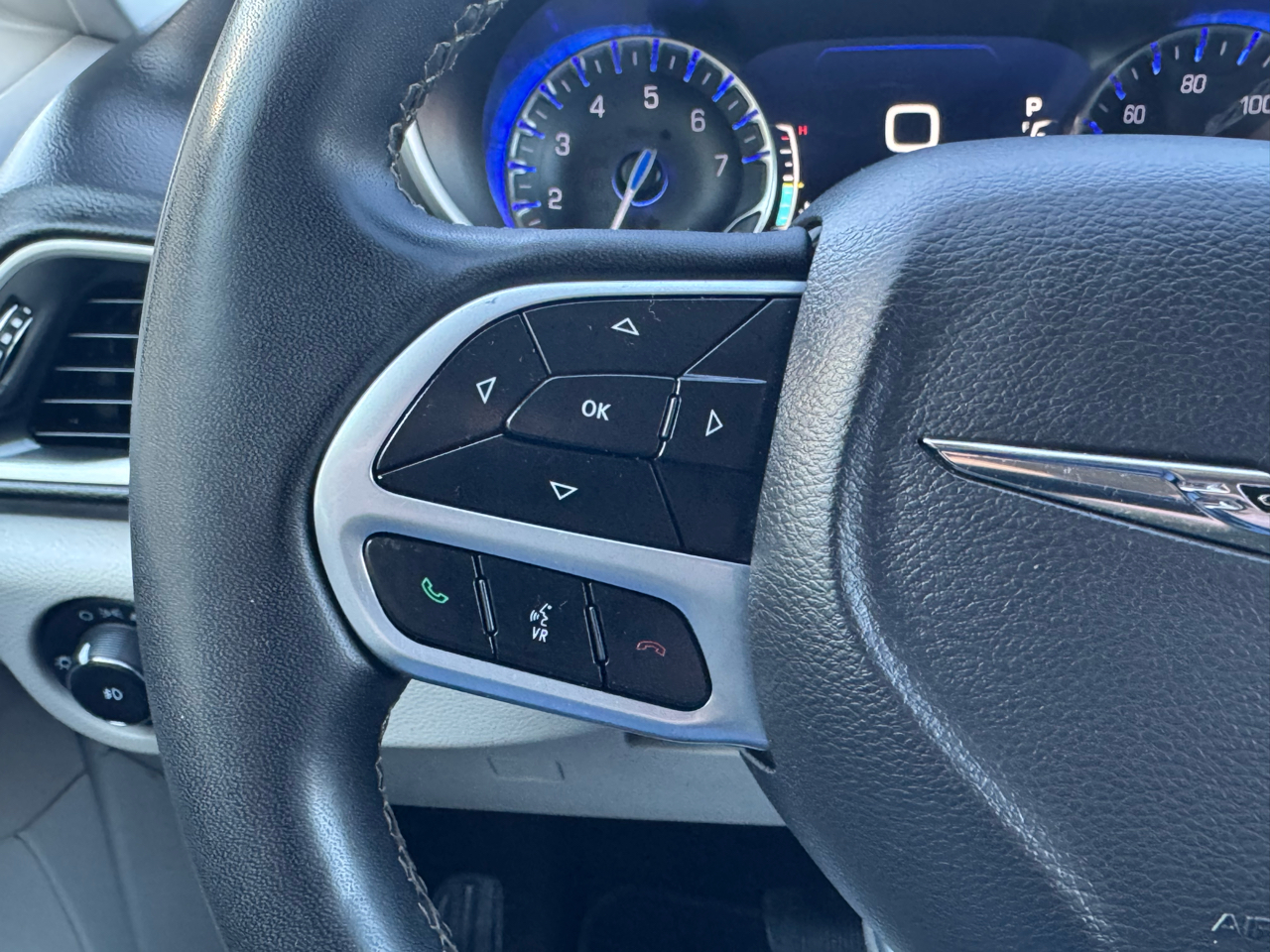 2022 Chrysler Pacifica Touring L photo 21