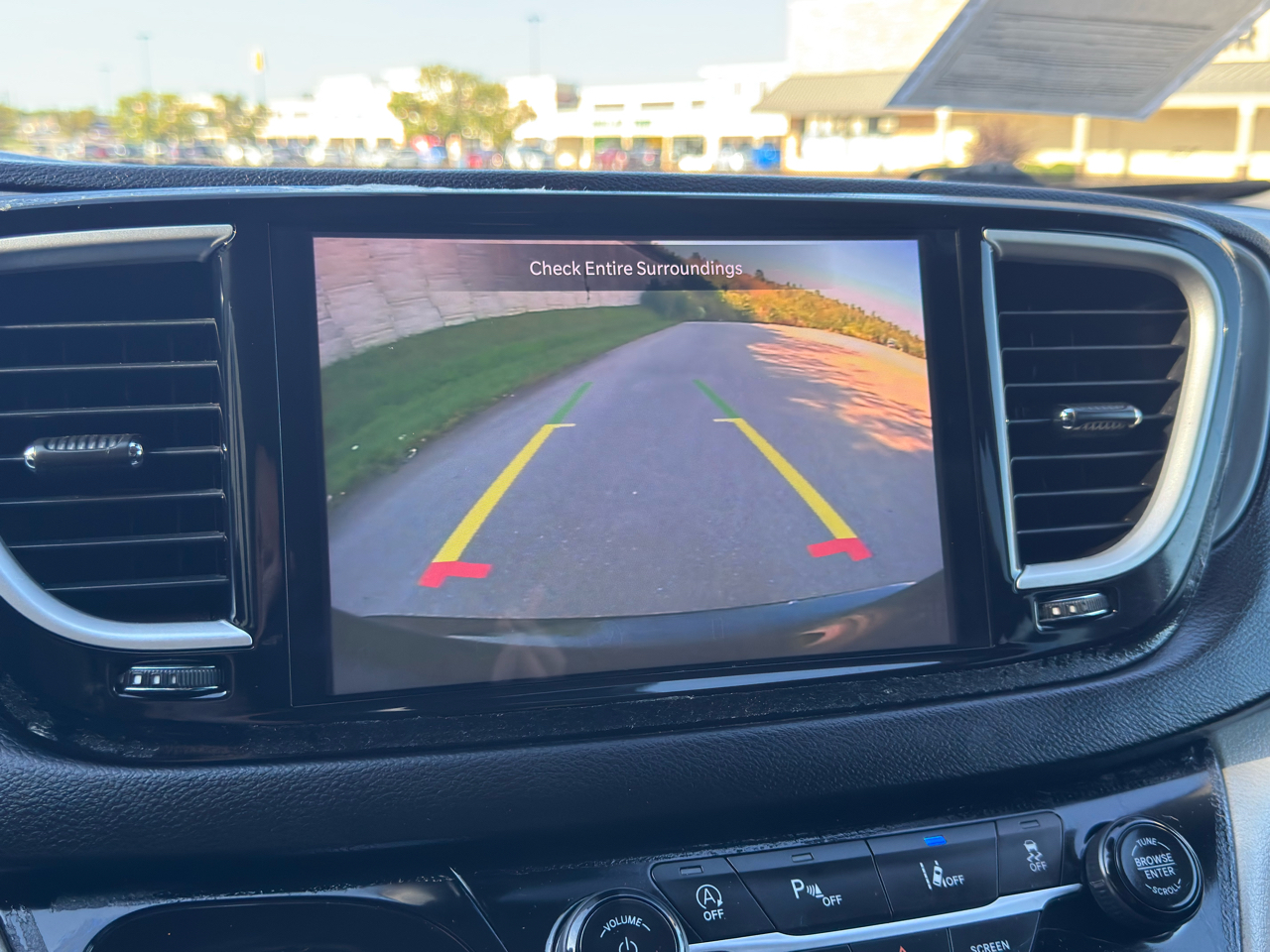 2022 Chrysler Pacifica Touring L photo 25