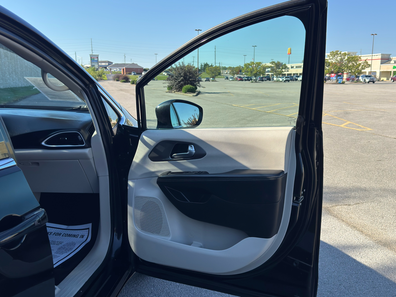 2022 Chrysler Pacifica Touring L photo 31