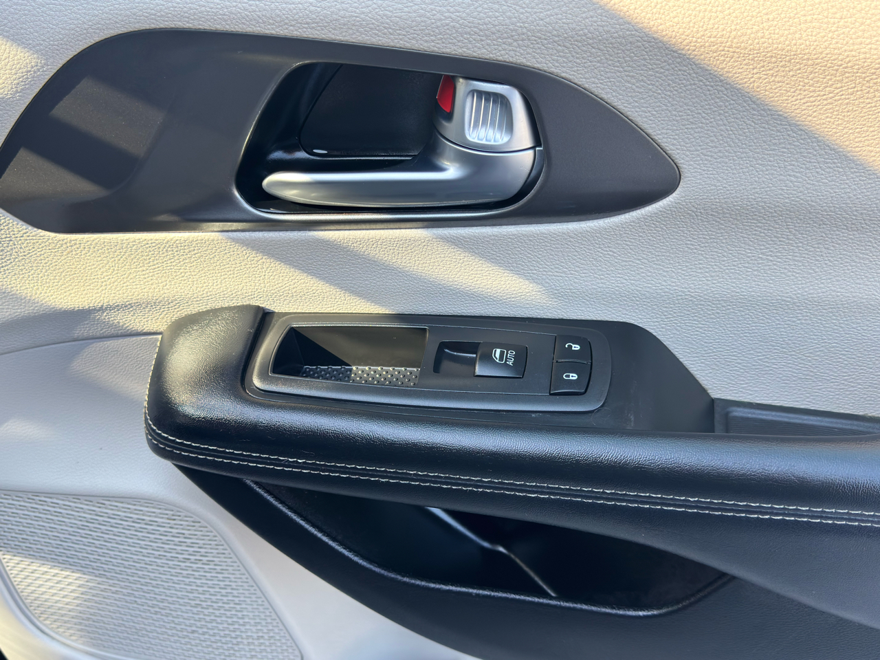 2022 Chrysler Pacifica Touring L photo 32