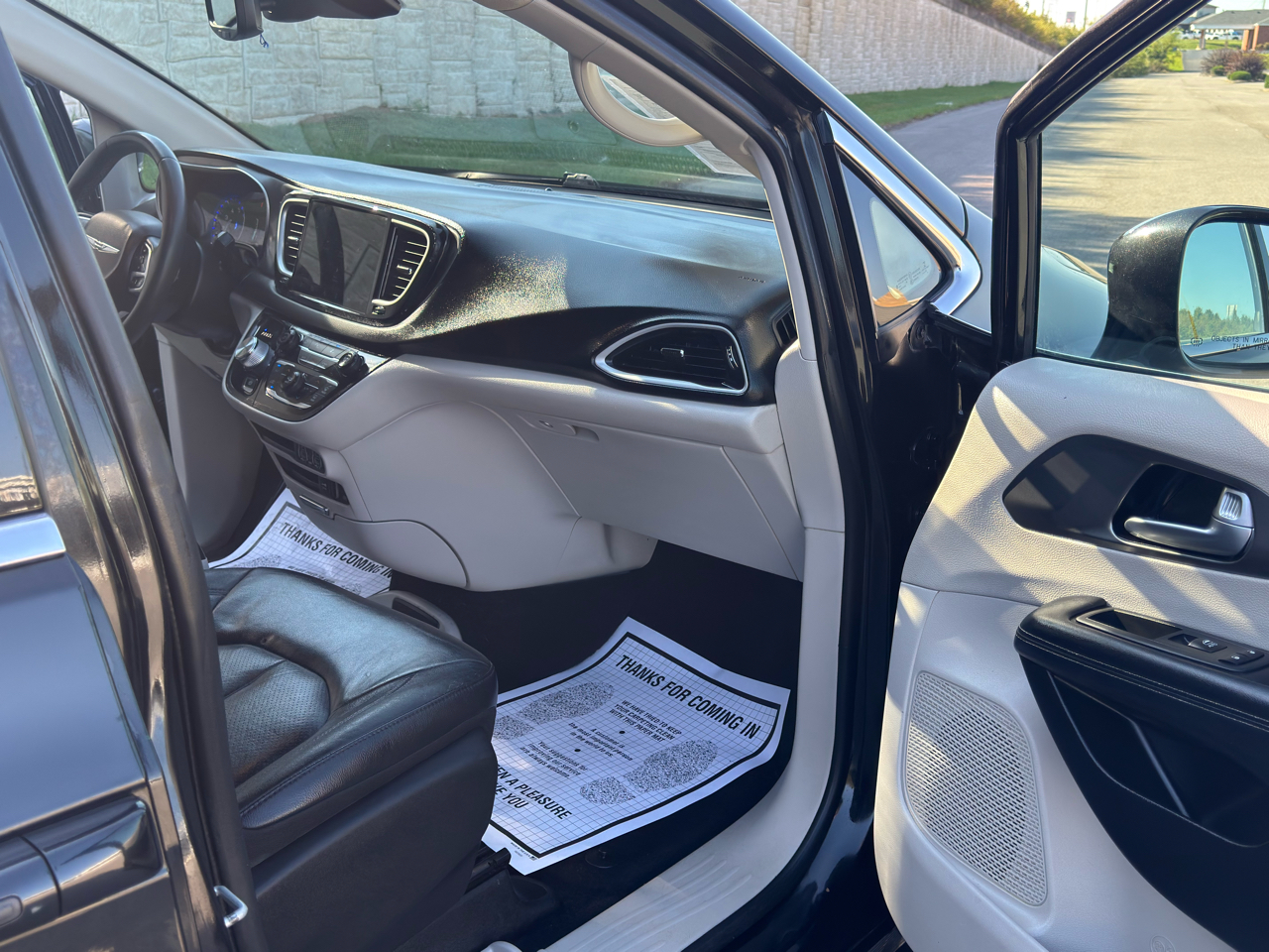 2022 Chrysler Pacifica Touring L photo 33