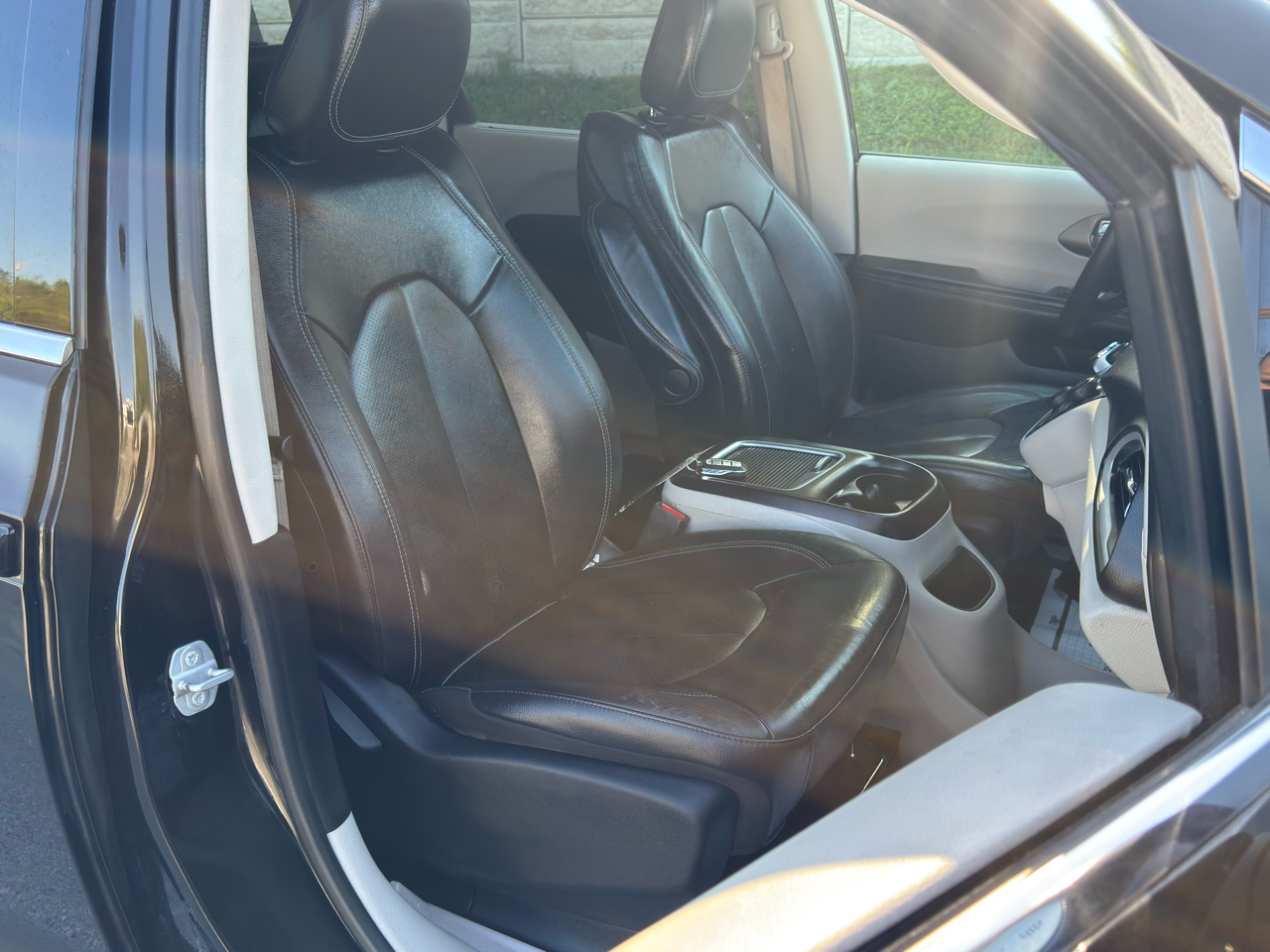 2022 Chrysler Pacifica Touring L photo 34