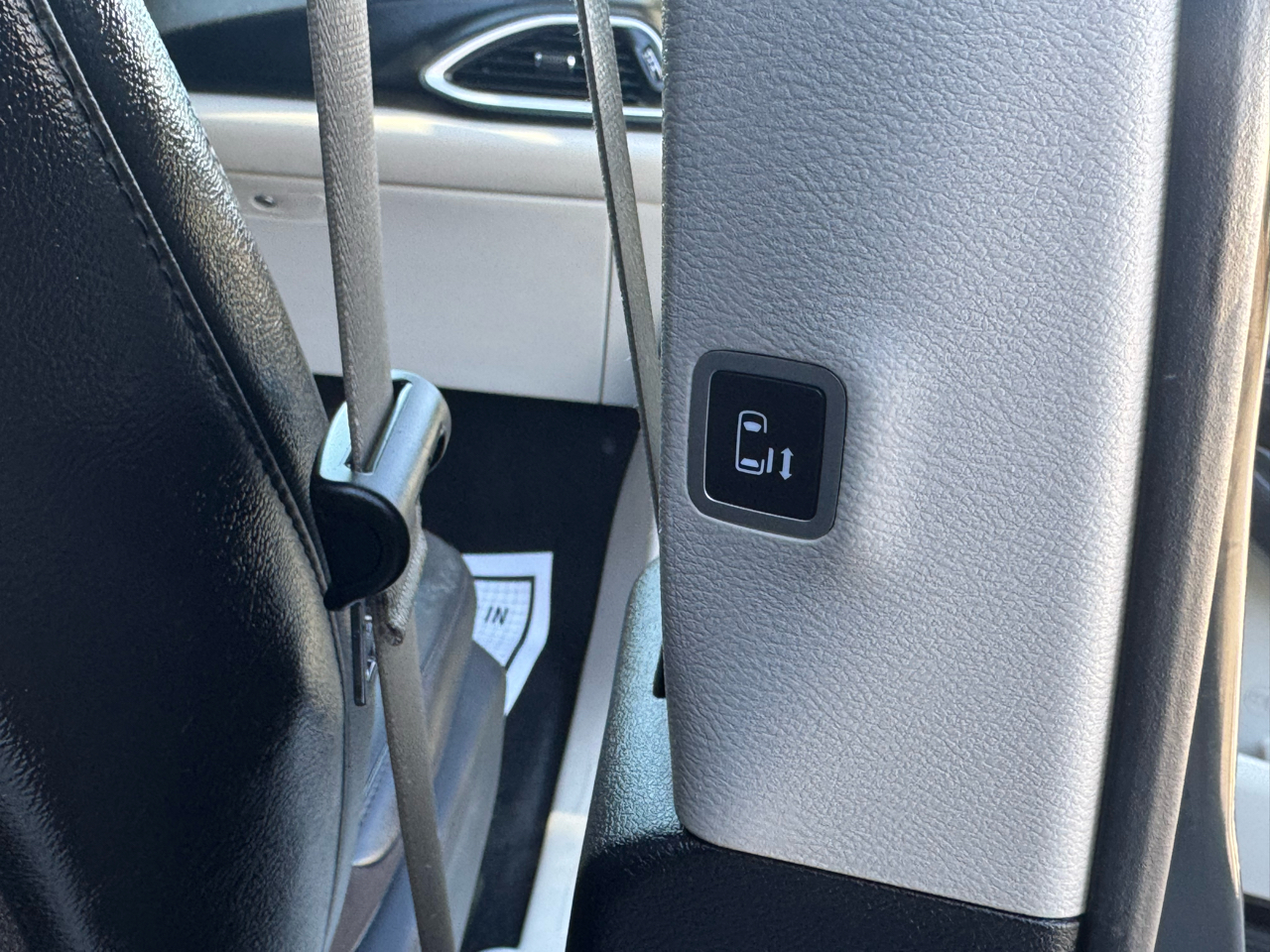 2022 Chrysler Pacifica Touring L photo 37