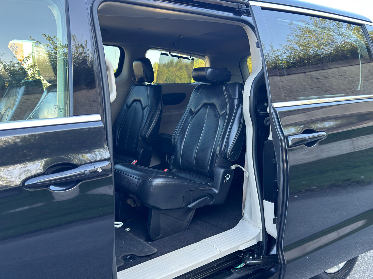 2022 Chrysler Pacifica Touring L photo 38