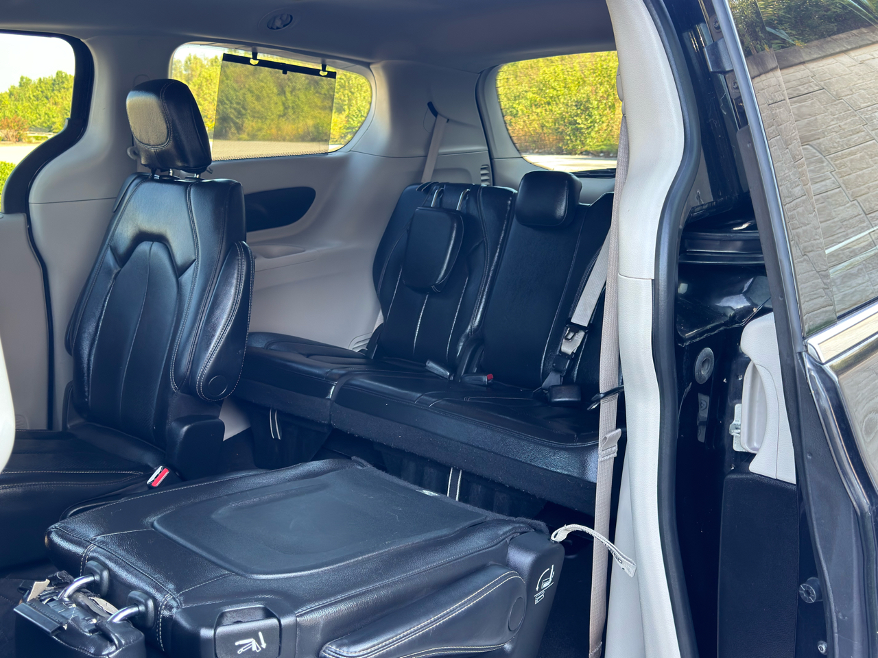 2022 Chrysler Pacifica Touring L photo 40
