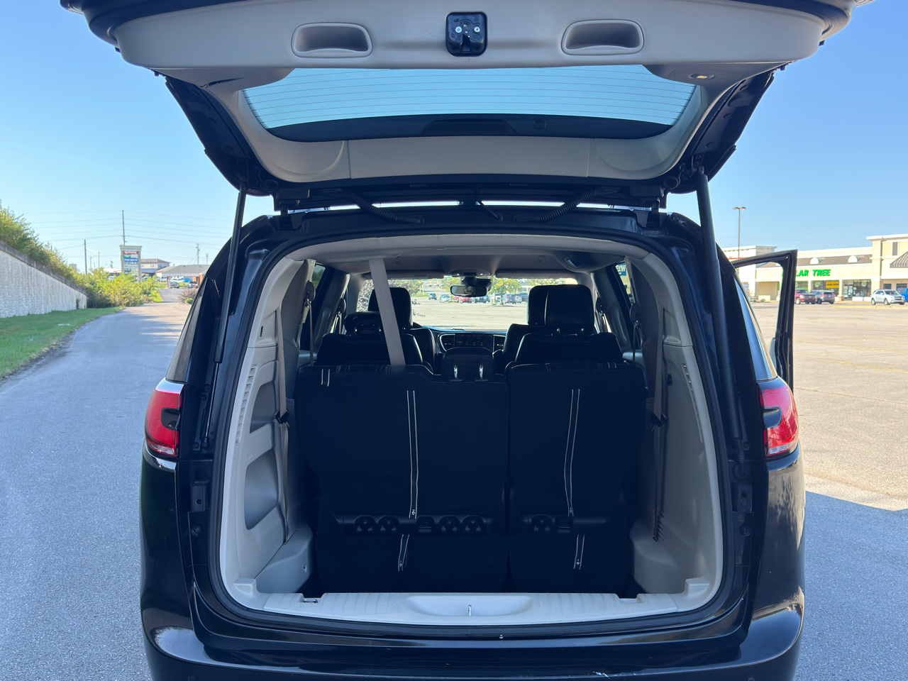 2022 Chrysler Pacifica Touring L photo 41