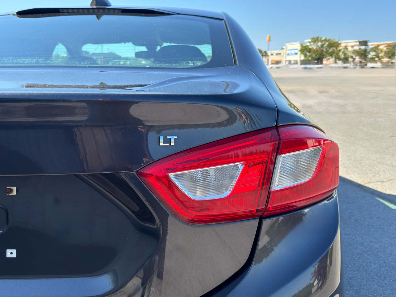 2017 Chevrolet Cruze LT photo 2