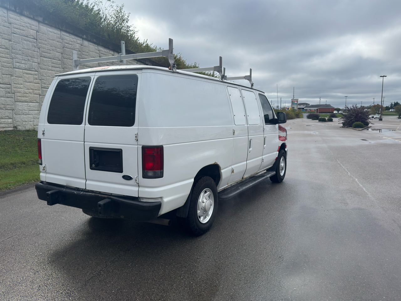 Ford Econoline Cargo Van E-250 2011 Ford Econoline Cargo Van E-250 2011