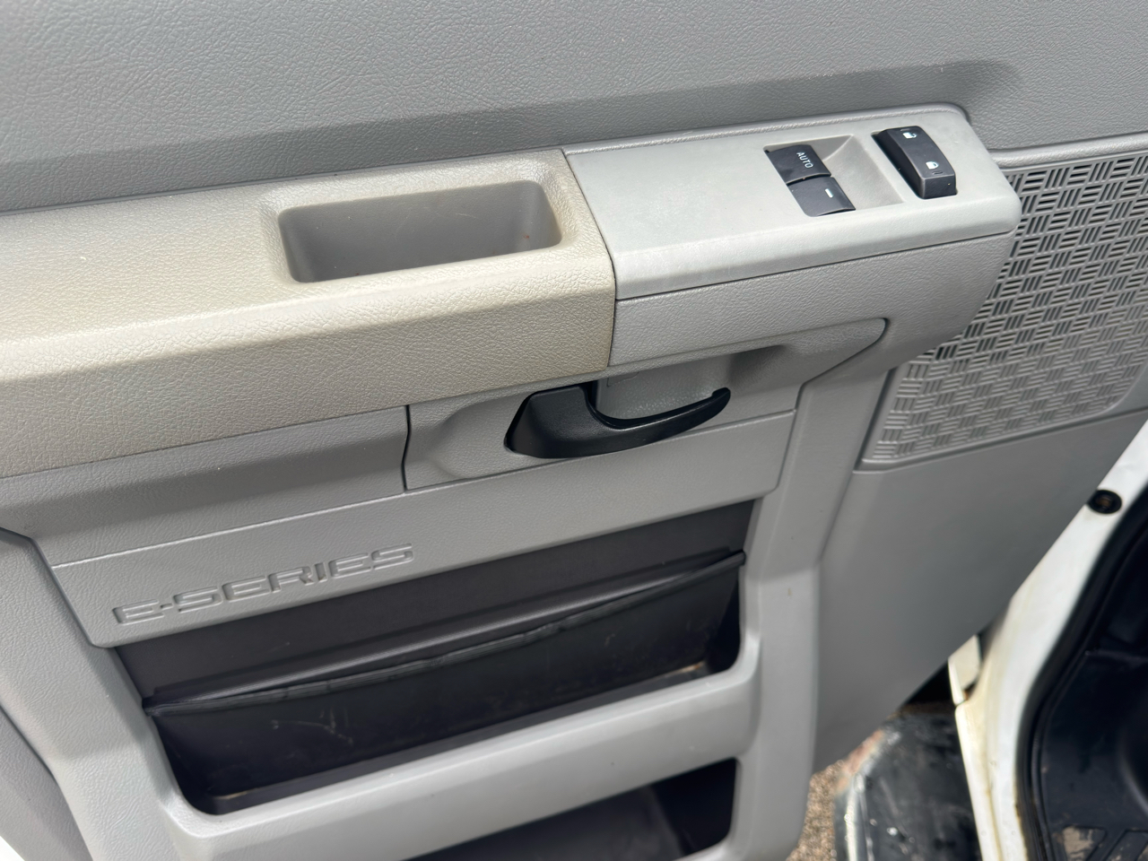 Ford Econoline Cargo Van E-250 2011 Ford Econoline Cargo Van E-250 2011