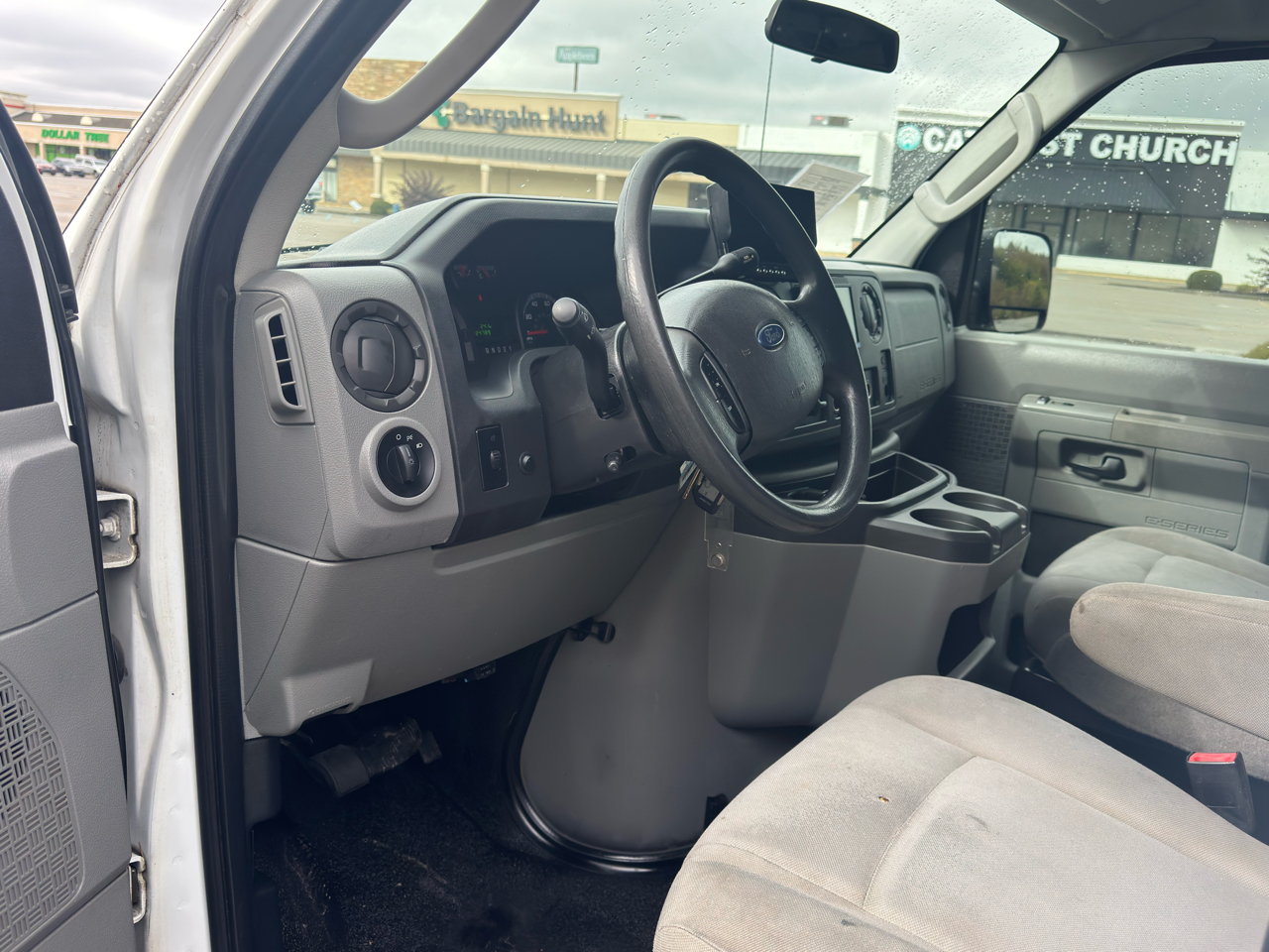 Ford Econoline Cargo Van E-250 2011 Ford Econoline Cargo Van E-250 2011