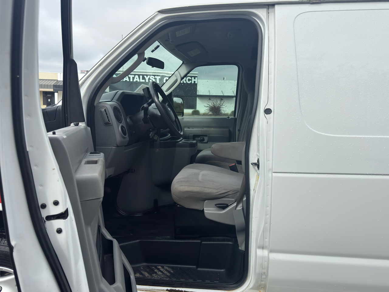 Ford Econoline Cargo Van E-250 2011 Ford Econoline Cargo Van E-250 2011