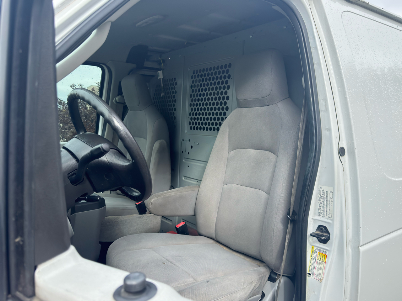 Ford Econoline Cargo Van E-250 2011 Ford Econoline Cargo Van E-250 2011