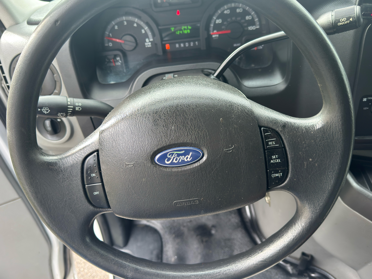 Ford Econoline Cargo Van E-250 2011 Ford Econoline Cargo Van E-250 2011