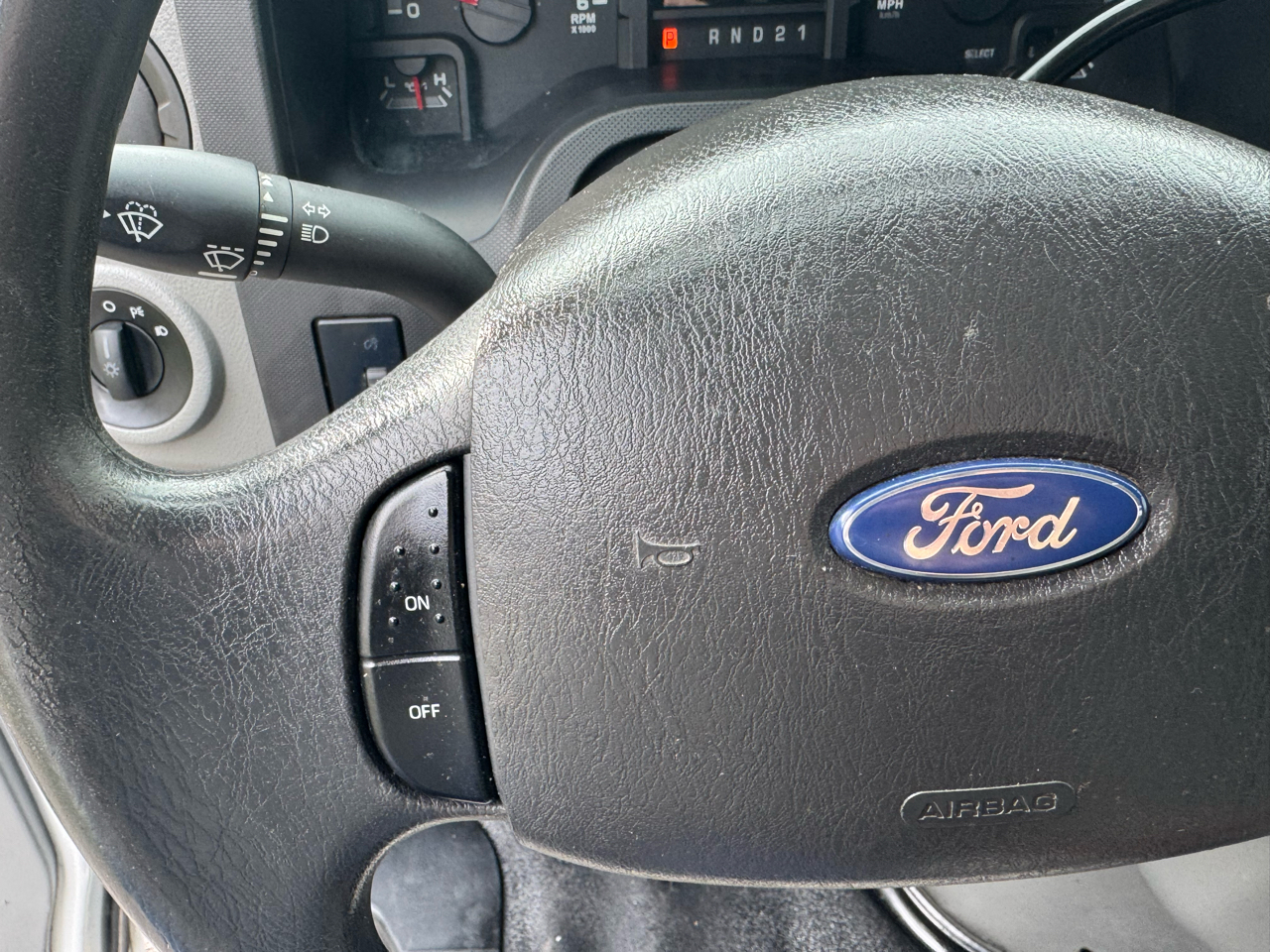 Ford Econoline Cargo Van E-250 2011 Ford Econoline Cargo Van E-250 2011