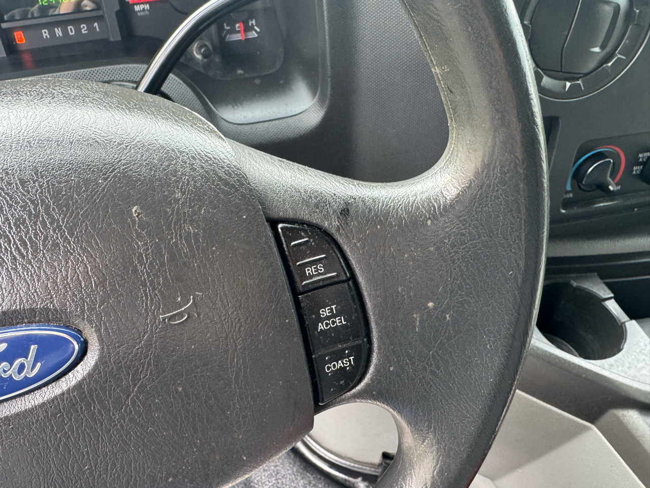 Ford Econoline Cargo Van E-250 2011 Ford Econoline Cargo Van E-250 2011