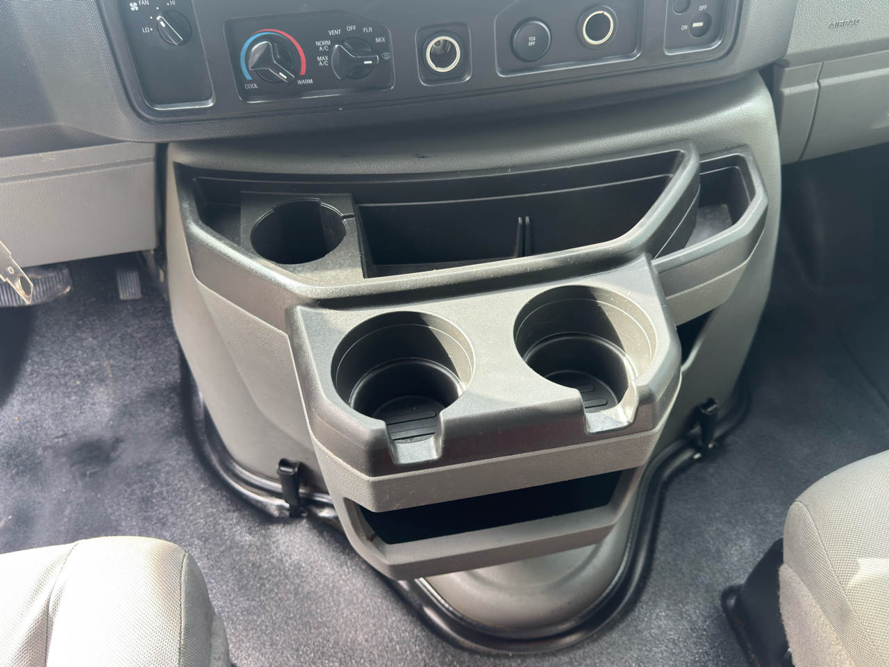 Ford Econoline Cargo Van E-250 2011 Ford Econoline Cargo Van E-250 2011