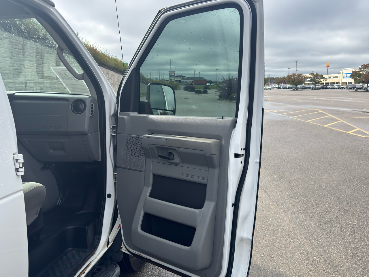 Ford Econoline Cargo Van E-250 2011 Ford Econoline Cargo Van E-250 2011