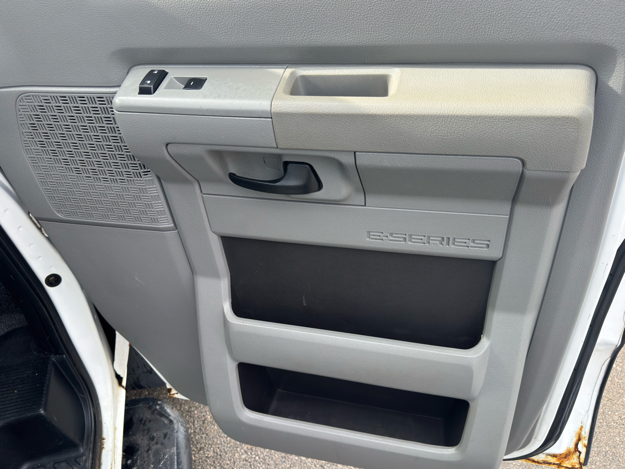 Ford Econoline Cargo Van E-250 2011 Ford Econoline Cargo Van E-250 2011