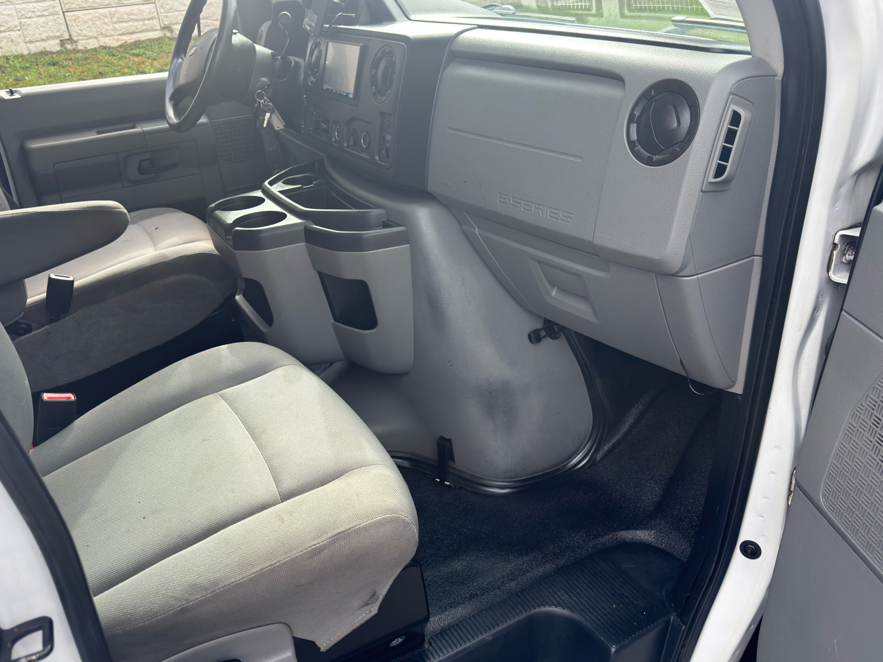 Ford Econoline Cargo Van E-250 2011 Ford Econoline Cargo Van E-250 2011