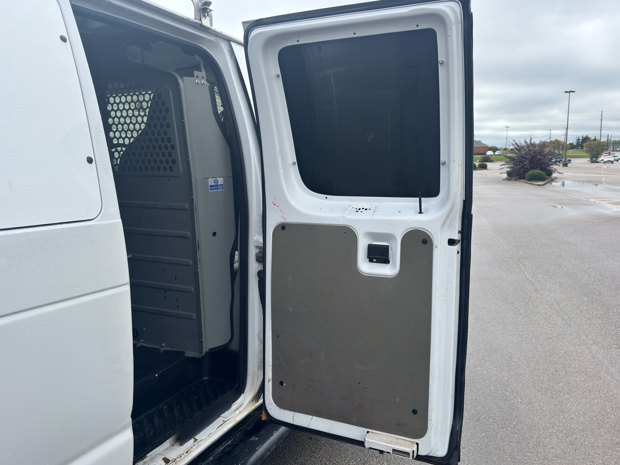 Ford Econoline Cargo Van E-250 2011 Ford Econoline Cargo Van E-250 2011