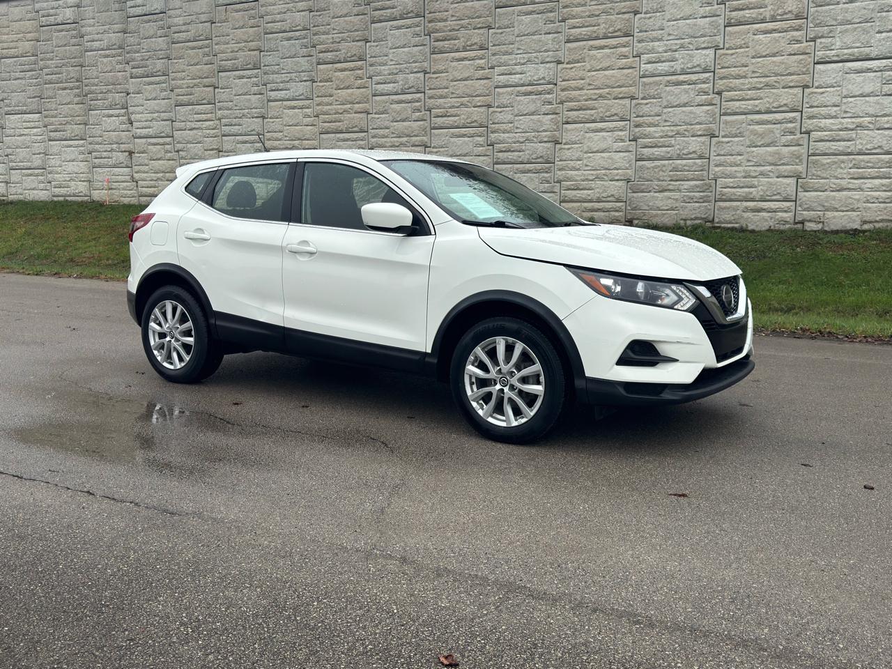 Nissan Rogue Sport  2021