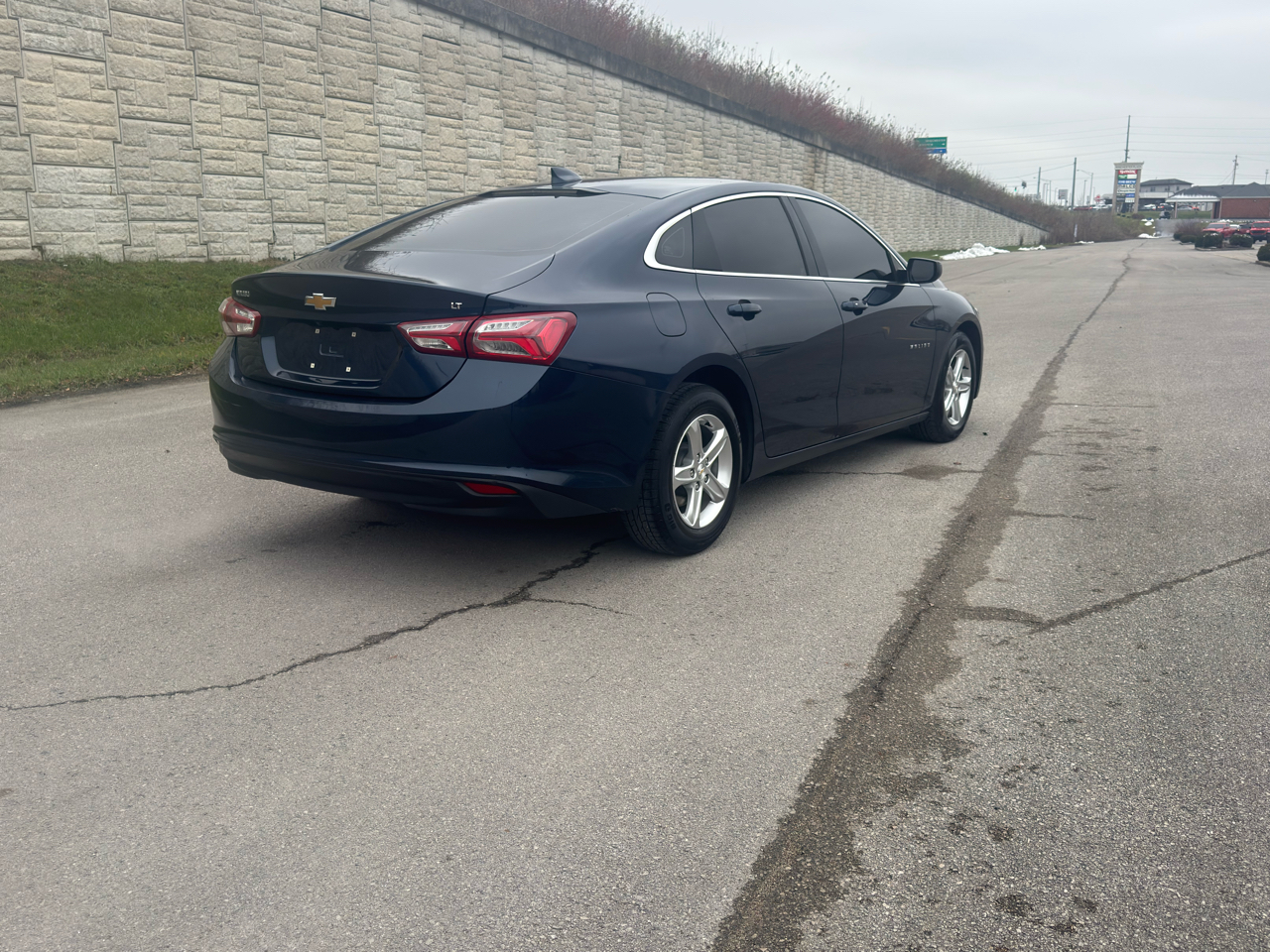 2022 Chevrolet Malibu 1LT photo 2
