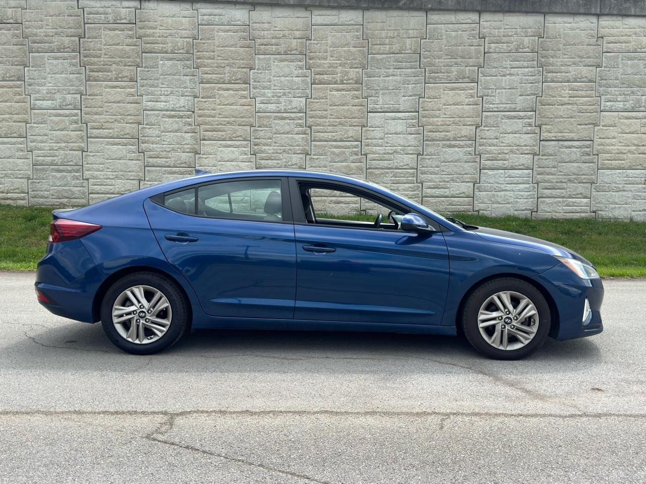 Hyundai Elantra  2020