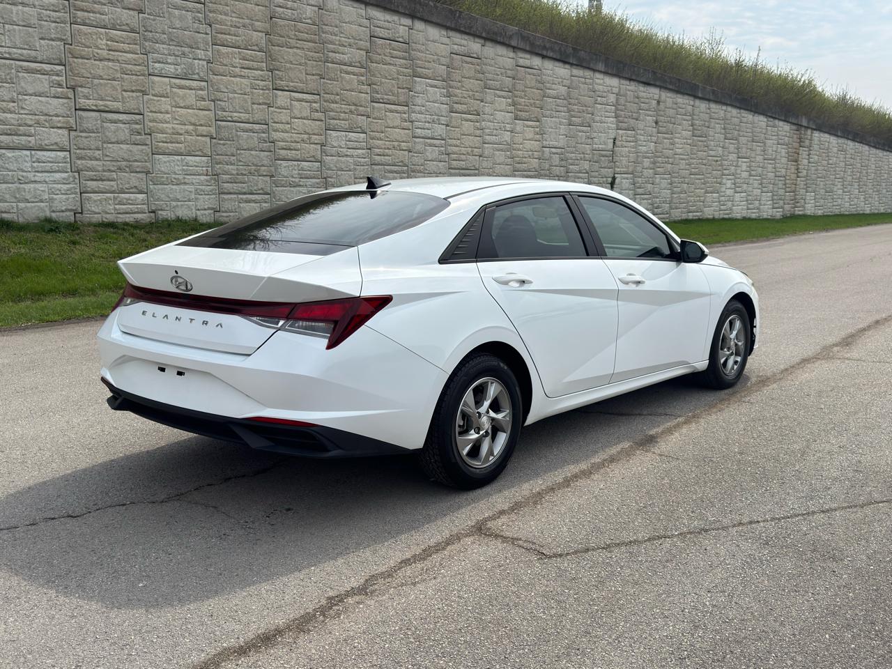 Hyundai Elantra  2021