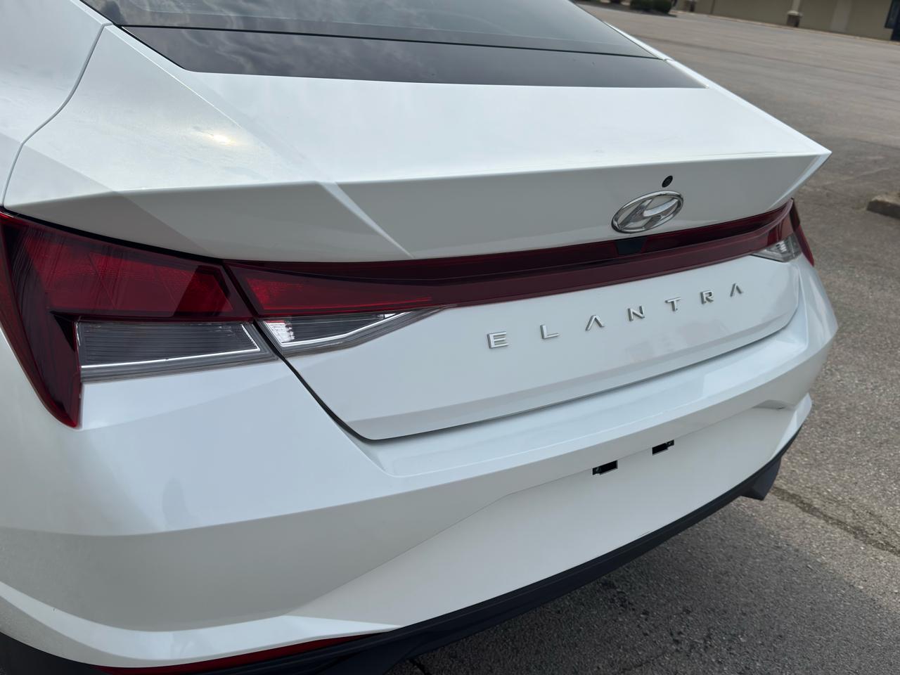 Hyundai Elantra  2021