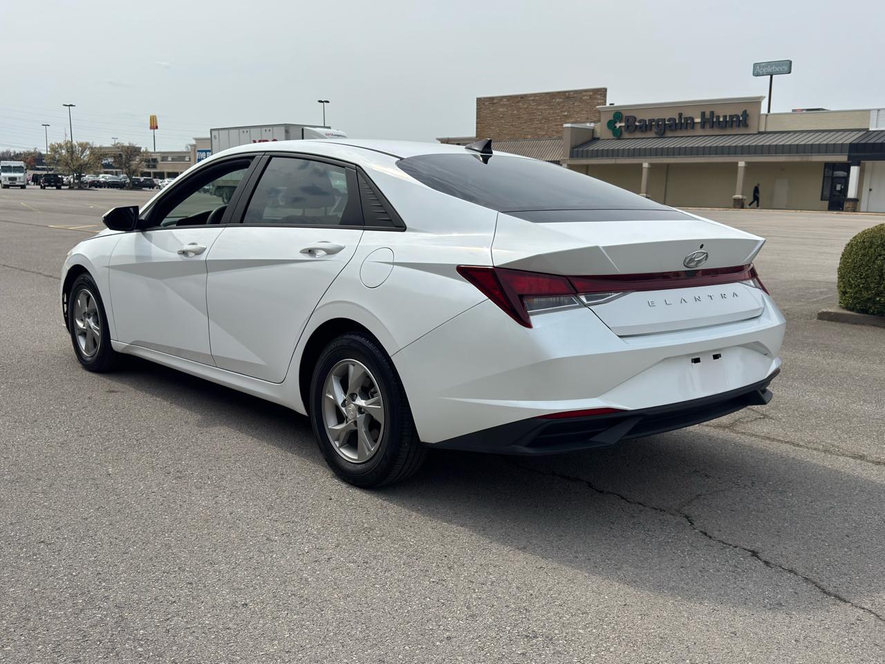 Hyundai Elantra  2021