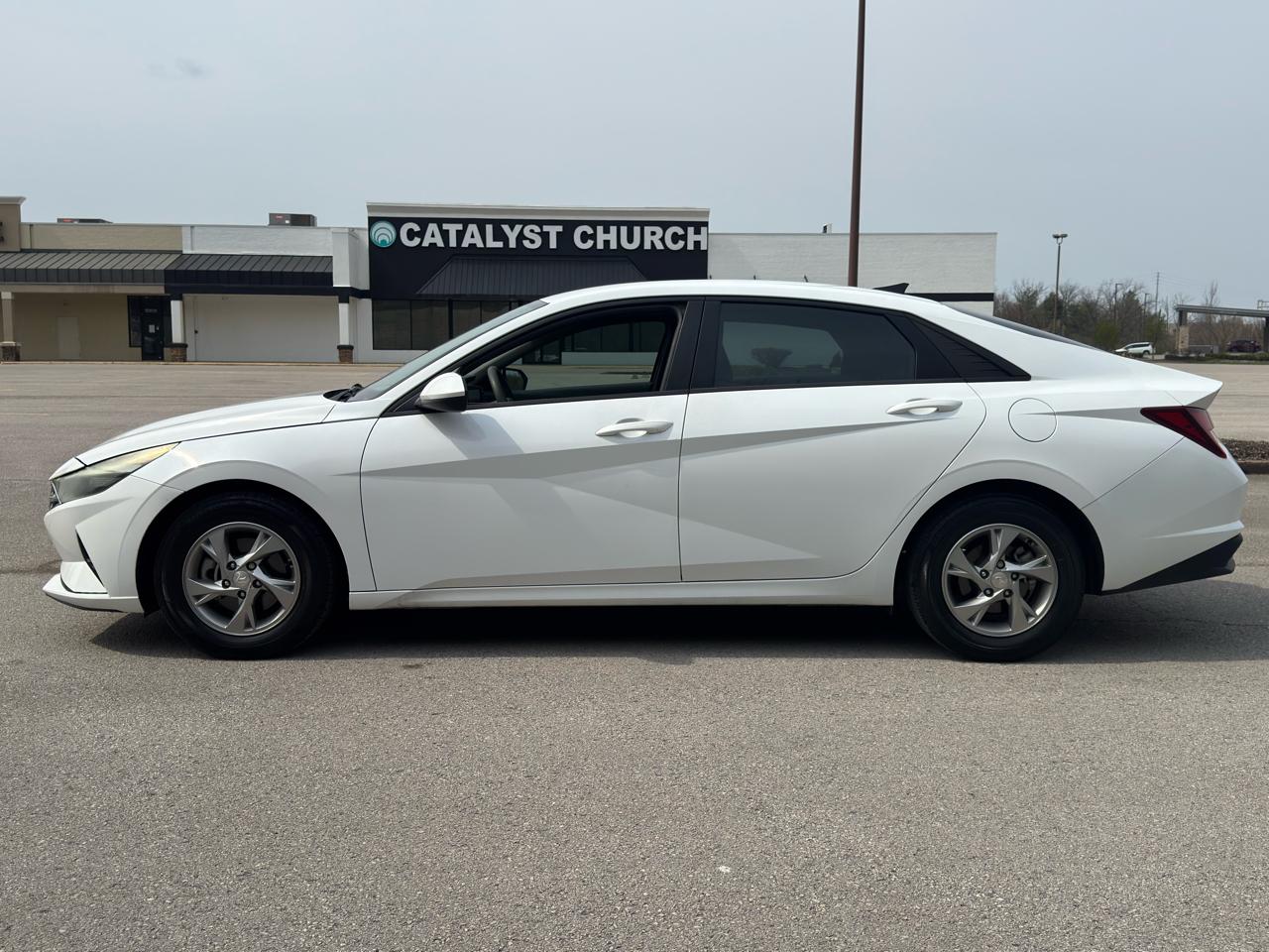 Hyundai Elantra  2021