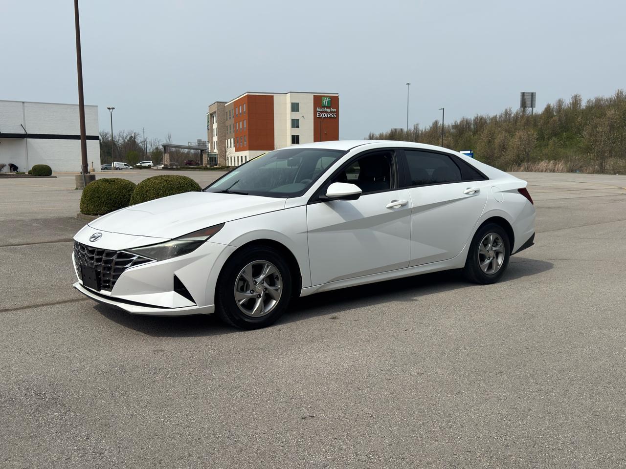 Hyundai Elantra  2021