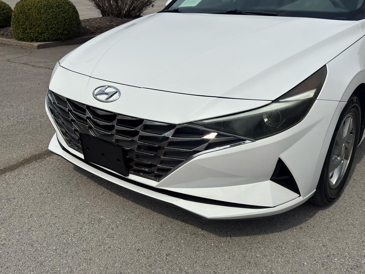 Hyundai Elantra  2021