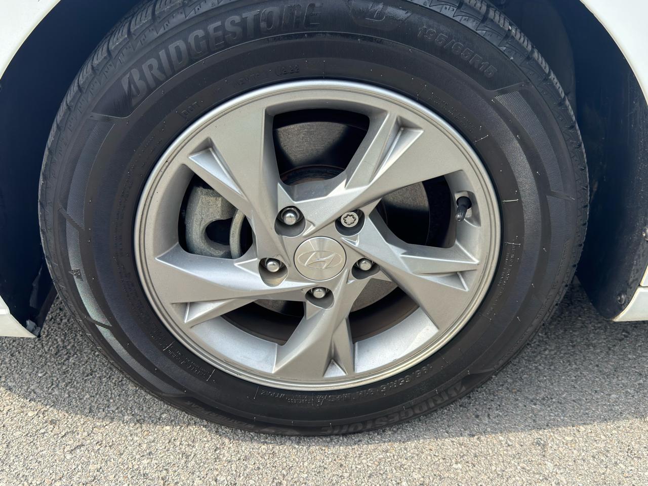 Hyundai Elantra  2021