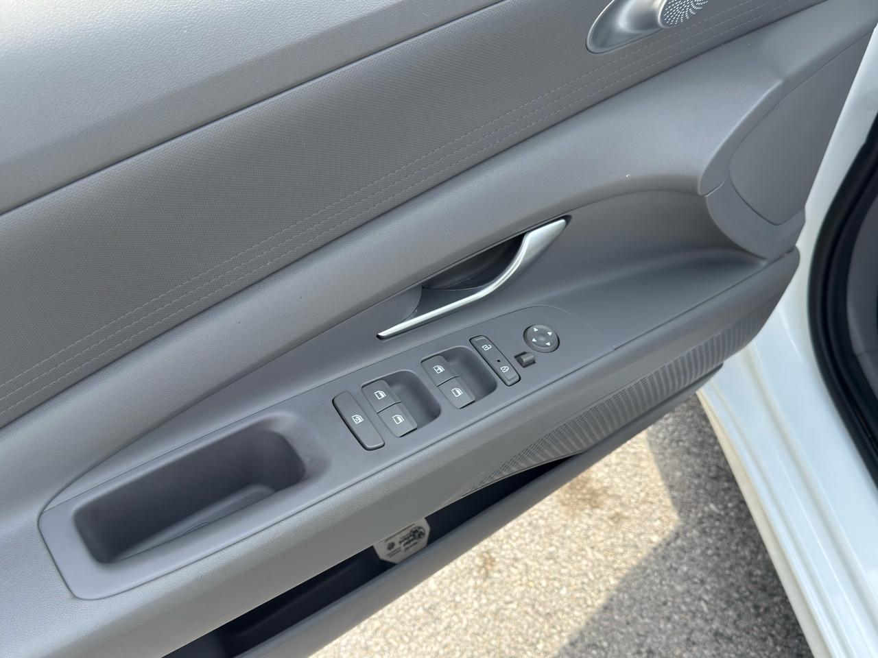 Hyundai Elantra  2021