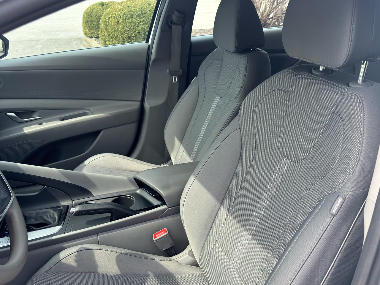 Hyundai Elantra  2021