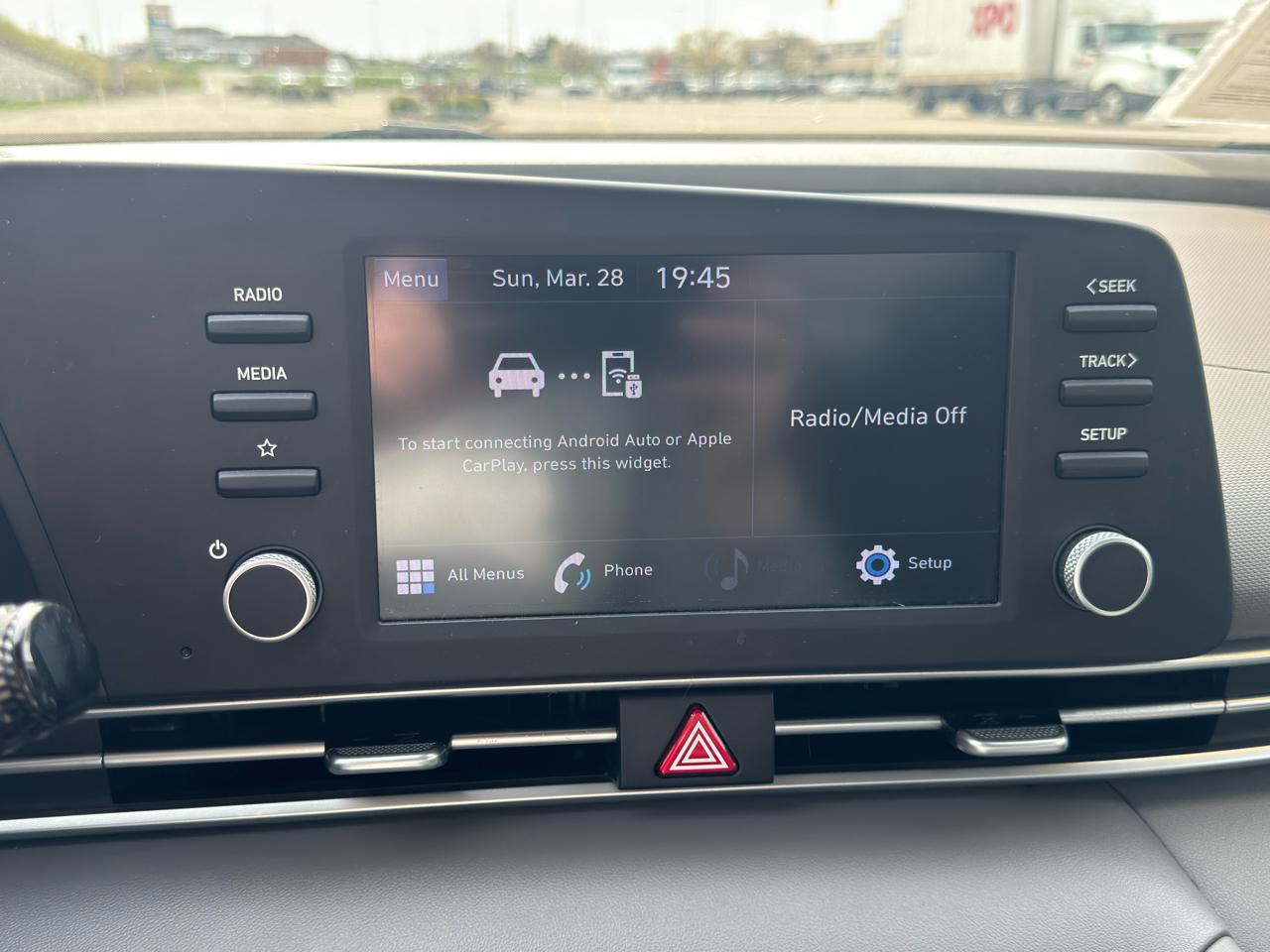 Hyundai Elantra  2021