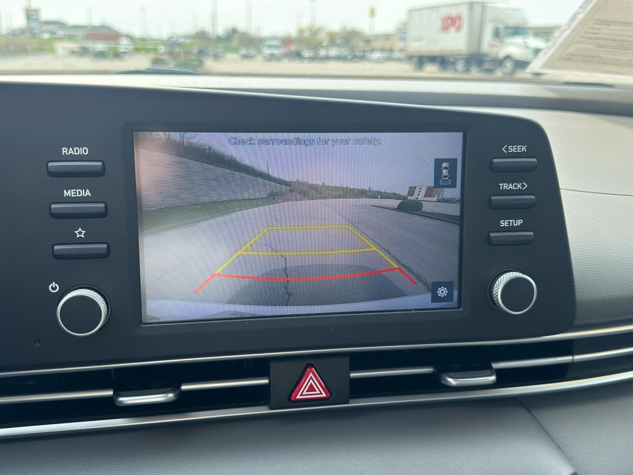 Hyundai Elantra  2021