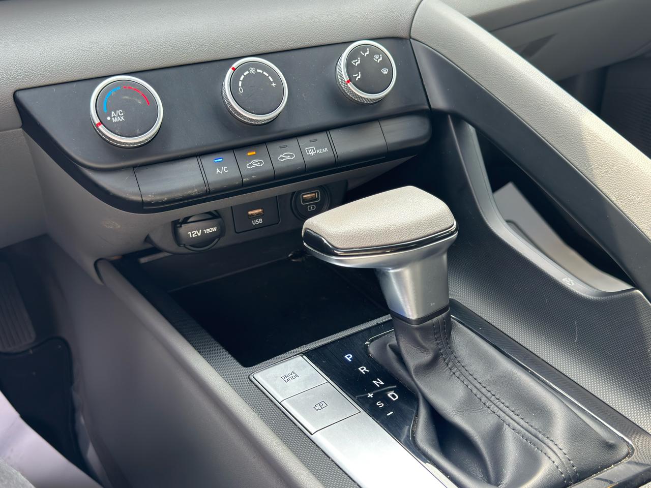 Hyundai Elantra  2021