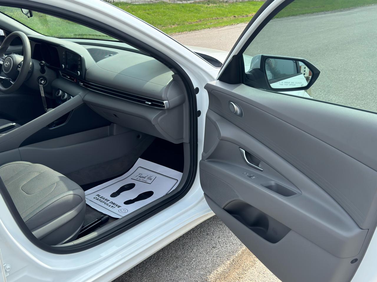 Hyundai Elantra  2021