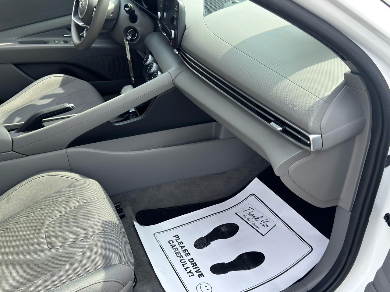 Hyundai Elantra  2021